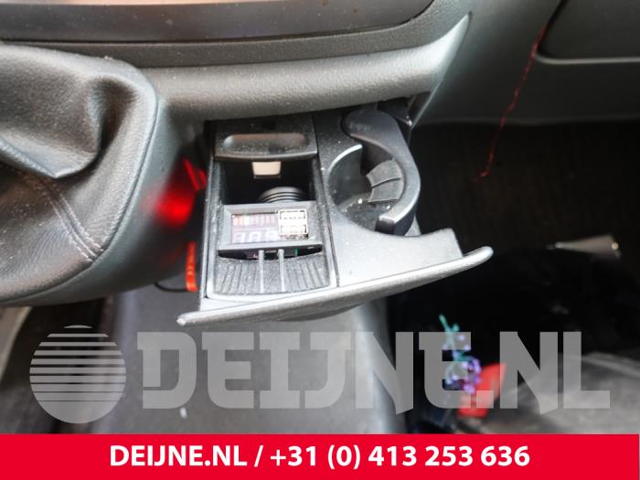Mercedes Vito Bekerhouder O316291