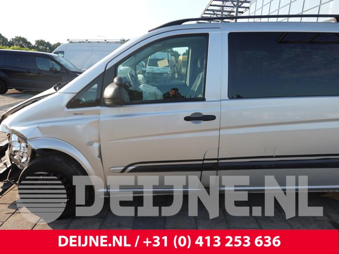 Mercedes Vito Tür 2-türig links O316337