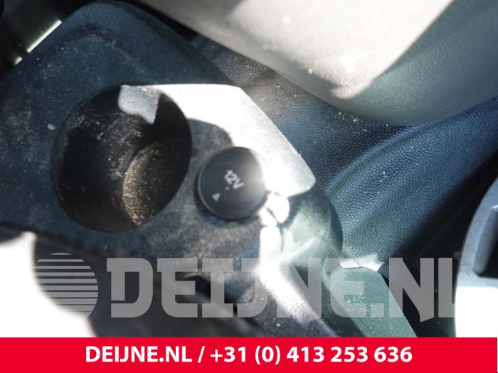 Ford Transit Connect 12 Volt aansluiting O316534