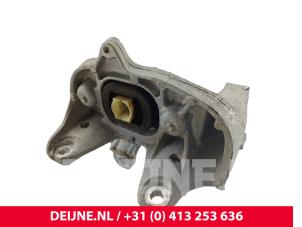 Mercedes eVito Versnellingsbak Steun O316675 foto 3