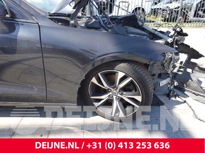 Volvo S60 Kotflügel rechts vorne O316857