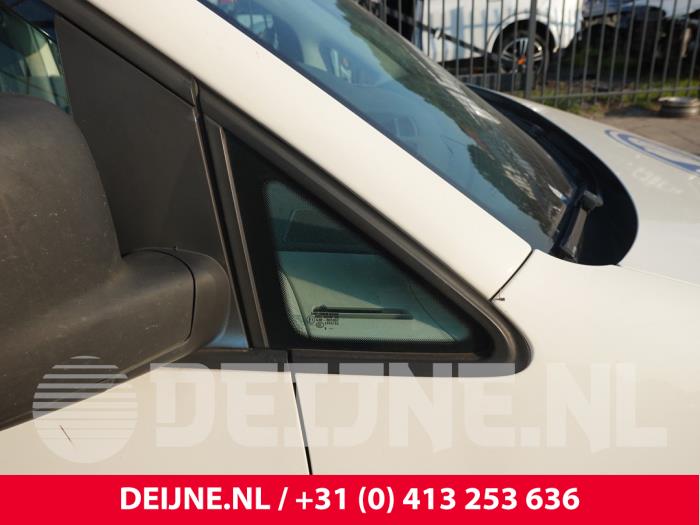 Volkswagen Caddy Dreieckfenster rechts vorne O317066