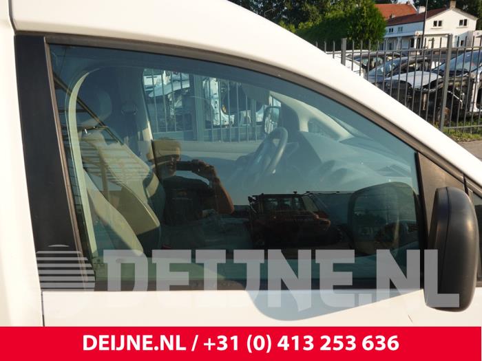 Volkswagen Caddy Türscheibe 2-türig rechts O317153