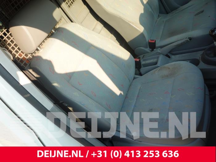 Volkswagen Caddy Sitz rechts O317129