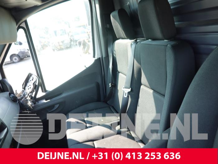 Mercedes Sprinter Bank rechts-voor O317306