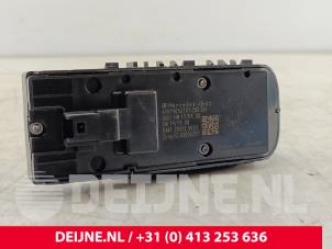Mercedes Sprinter Electric window switch O317324 photo 2