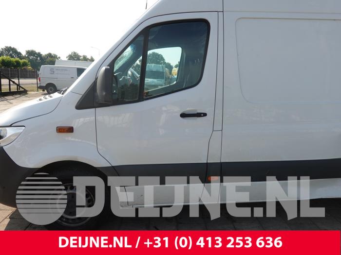 Mercedes Sprinter Portier 2Deurs links O317353