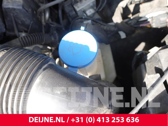Mercedes Sprinter Scheibensprühertank vorne O317368