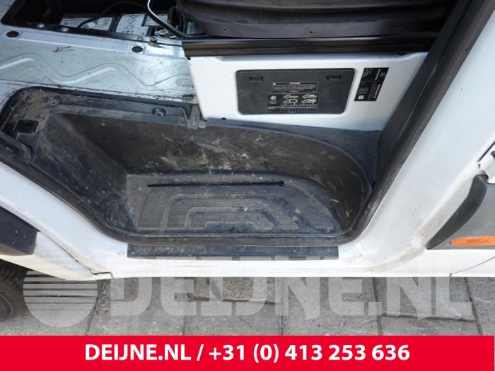 Mercedes Sprinter Voorinstap links O317402