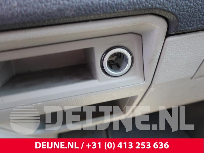 Volkswagen Transporter 12-Volt-Anschluss O317551