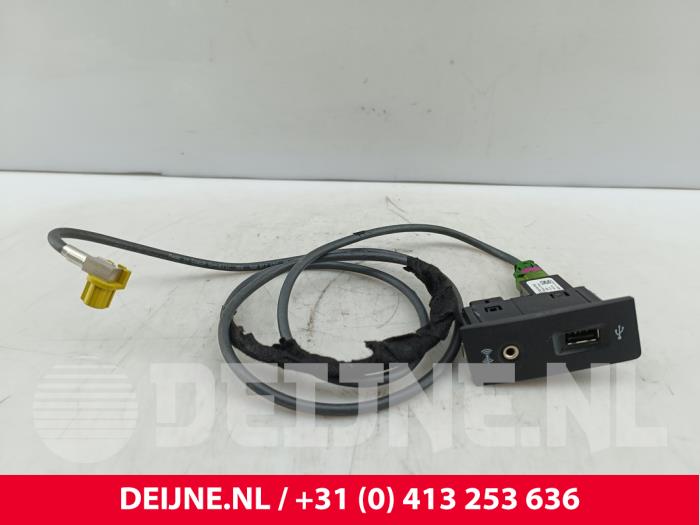 Volkswagen Transporter AUX / USB-Anschluss O317561