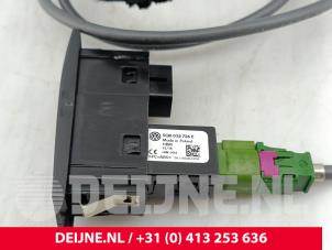 Volkswagen Transporter AUX / USB-Anschluss O317561 foto 2