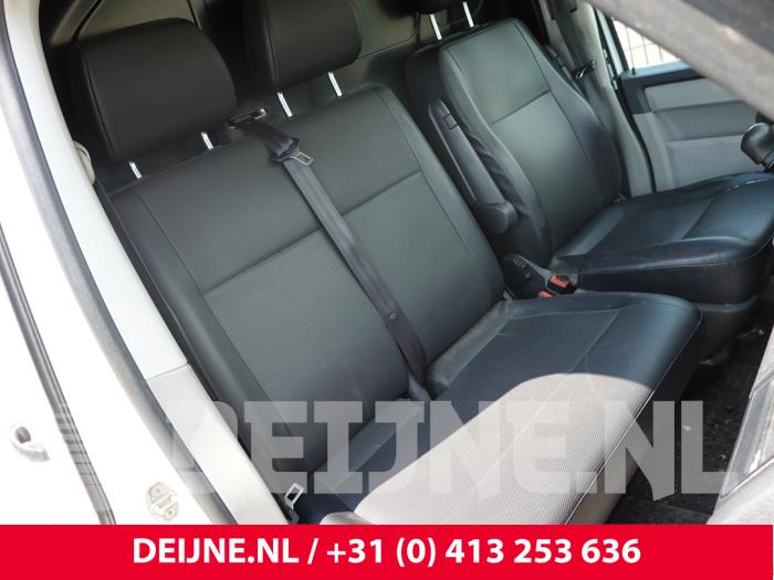 Volkswagen Transporter Bank rechts vorne O317562