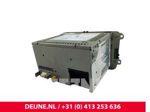 Volkswagen Transporter Display Multi Media regelunit O317574 foto 3