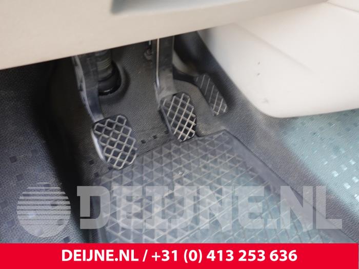 Volkswagen Transporter Koppelingspedaal O317812