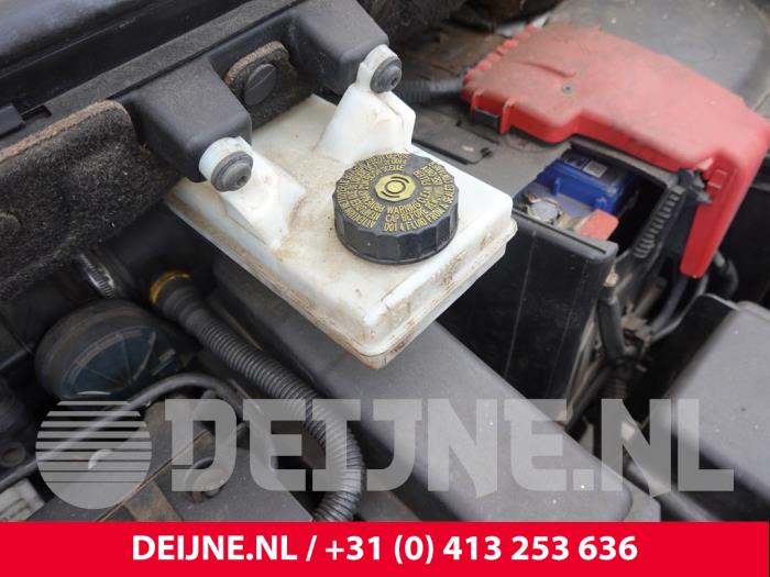 Citroen Berlingo Scheibensprühertank vorne O317948