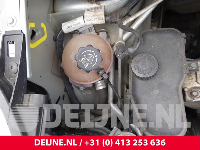 Gebruikte Servo Oliereservoir Citroen Berlingo Cinqspace, Multispace 1.6i Prijs op aanvraag aangeboden door van Deijne Onderdelen Uden B.V.