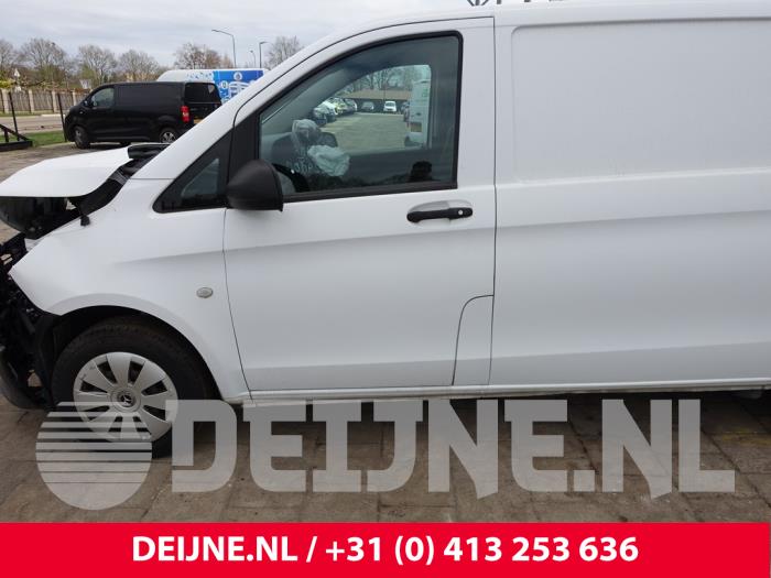 Mercedes Vito Portier 2Deurs links O318046