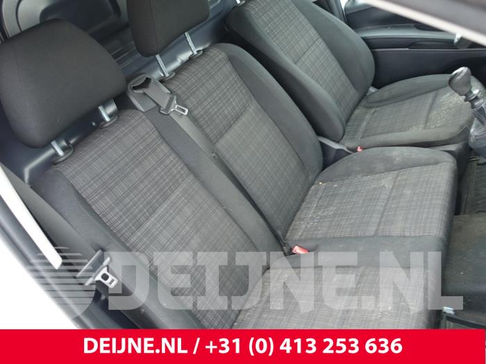Mercedes Vito Bank rechts vorne O318010