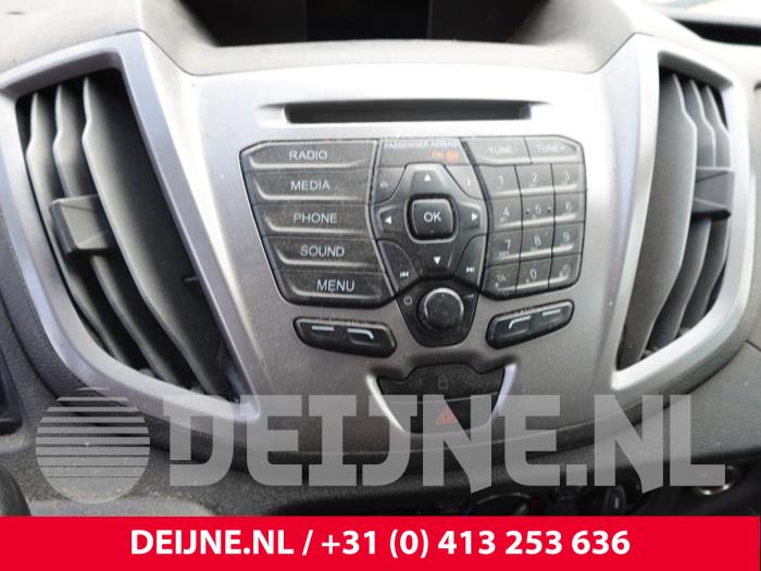 Ford Transit Radiobedienfeld O318163