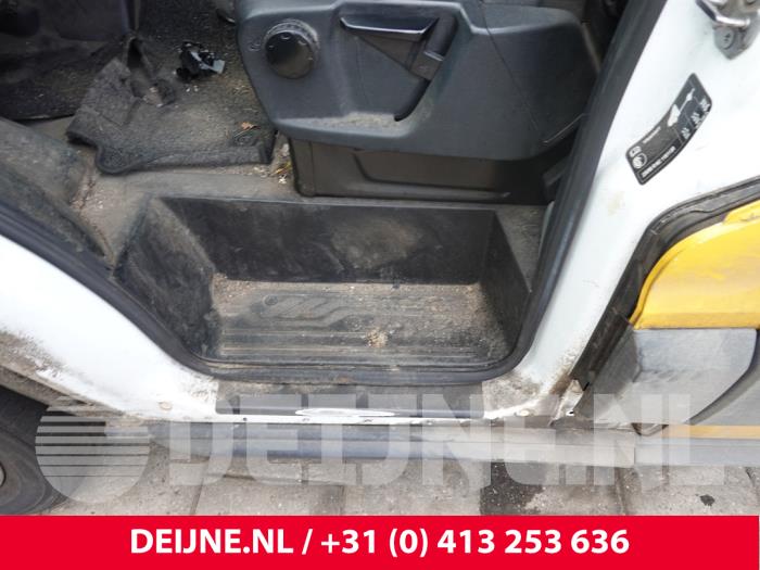Ford Transit Voorinstap links O318208