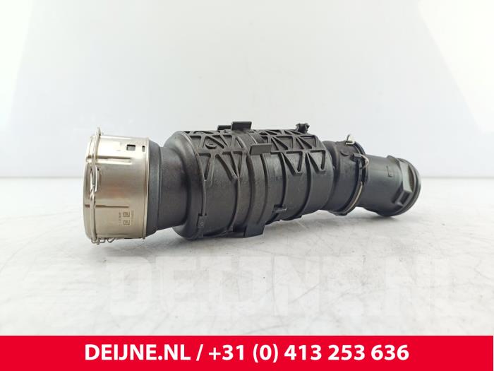 Gebruikte Intercooler Buis Volvo V60 II (ZW) 2.0 B4 16V Mild Hybrid Prijs € 60,00 Margeregeling aangeboden door van Deijne Onderdelen Uden B.V.
