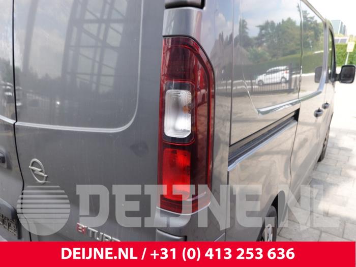 Opel Vivaro Achterlicht rechts O318733
