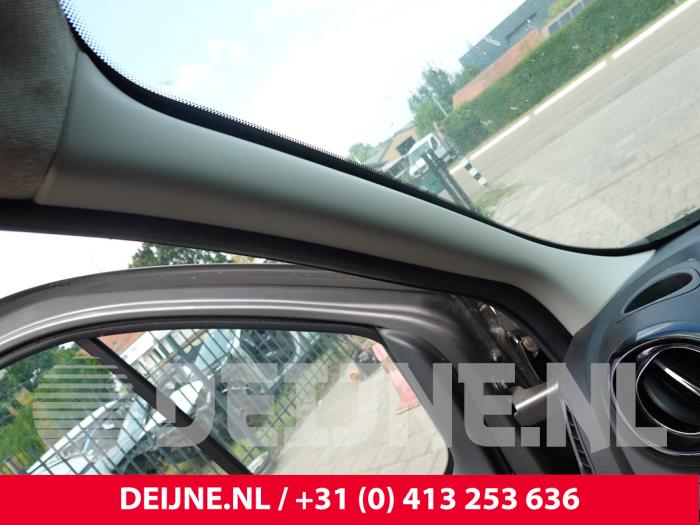 Opel Vivaro A-stijl Afdekkap links O318739