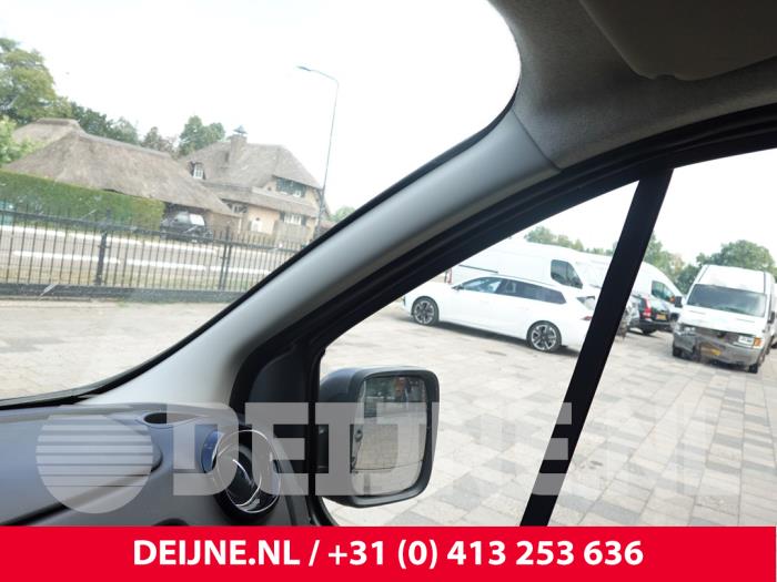 Opel Vivaro A-stijl Afdekkap rechts O318740
