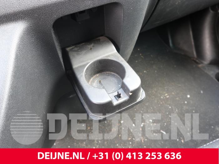 Opel Vivaro Bekerhouder O318742