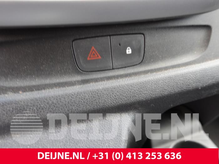 Opel Vivaro Panikbeleuchtung Schalter O318796