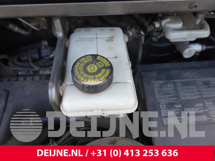 Opel Vivaro Bremsflüssigkeitsbehälter O318810