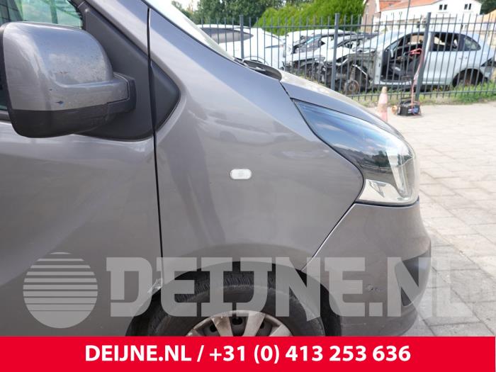Opel Vivaro Kotflügel rechts vorne O318817