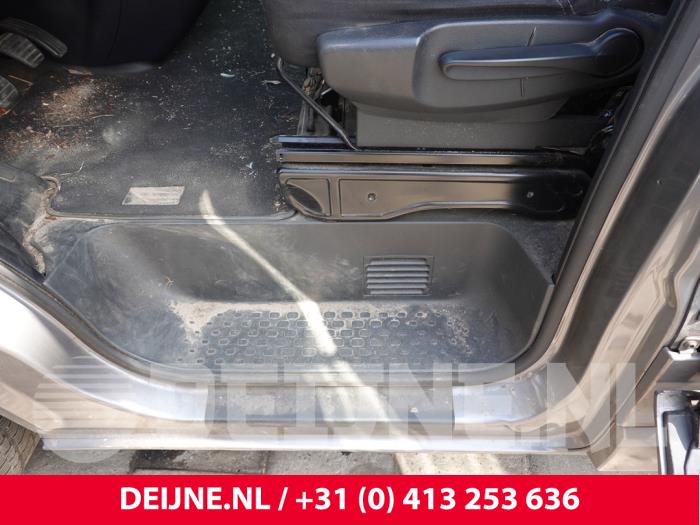 Opel Vivaro Step insert, left O318844