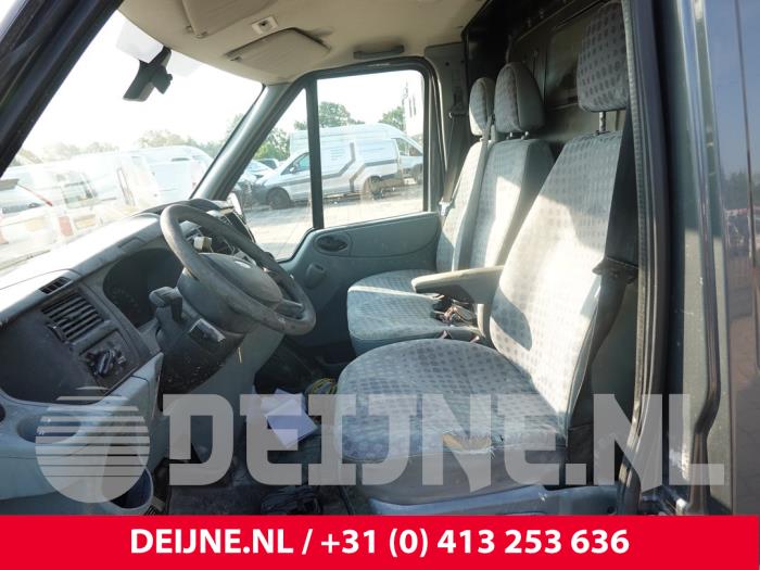 Ford Transit Bank rechts vorne O318904