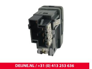 Volvo S70 Verwarmingsschakelaar Achterruit O318914 foto 2