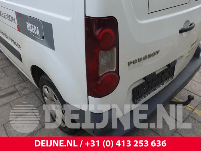 Peugeot Partner Achterlicht links O318992
