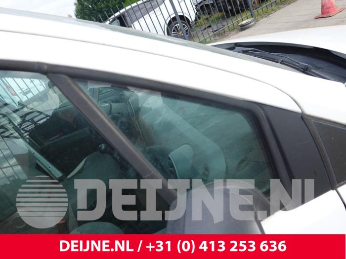 Peugeot Partner Dreieckfenster rechts vorne O319015