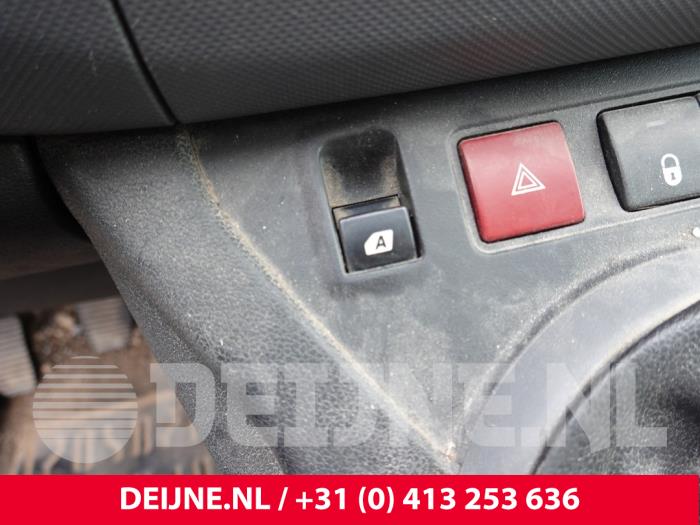 Peugeot Partner Elektrisches Fenster Schalter O319017