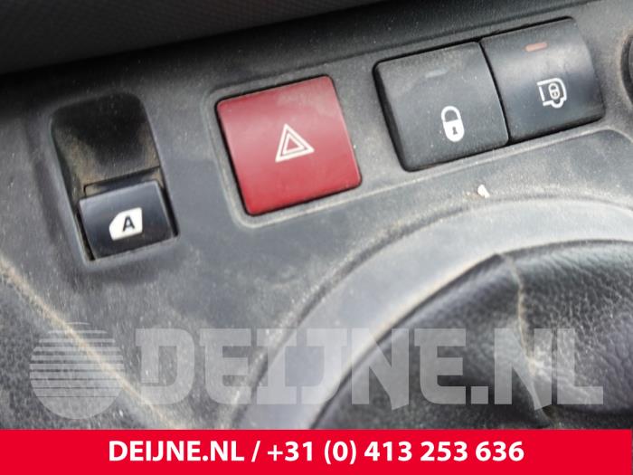 Peugeot Partner Paniekverlichtings Schakelaar O319039