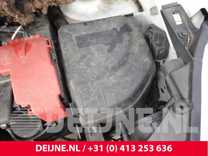 Peugeot Partner Fuse box O319094