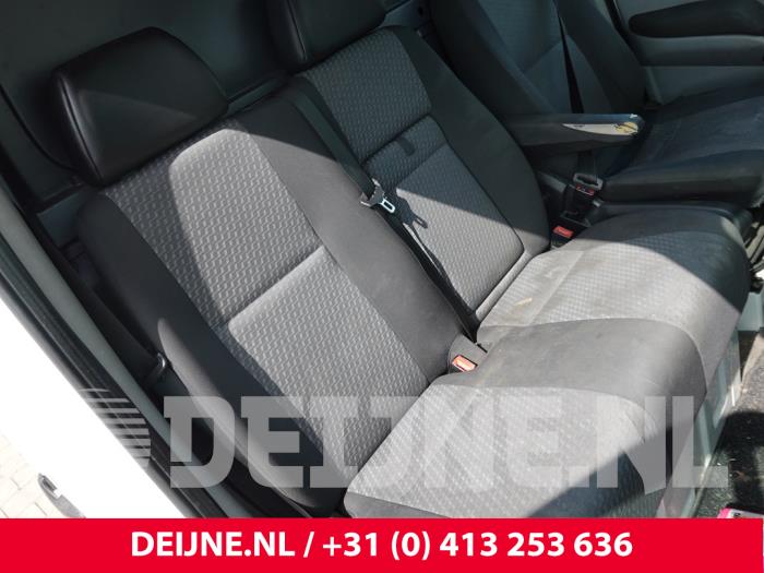 Volkswagen Crafter Bank rechts vorne O319157