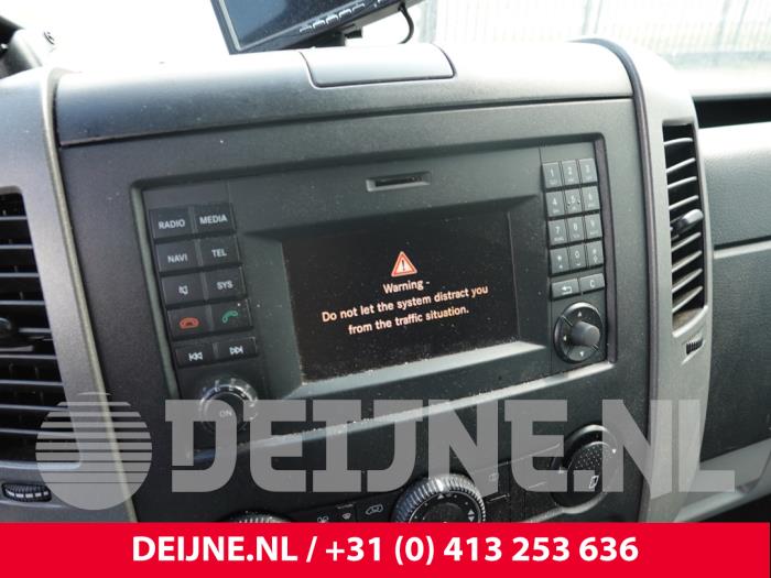 Volkswagen Crafter Displays Multi Media Anzeige O319177