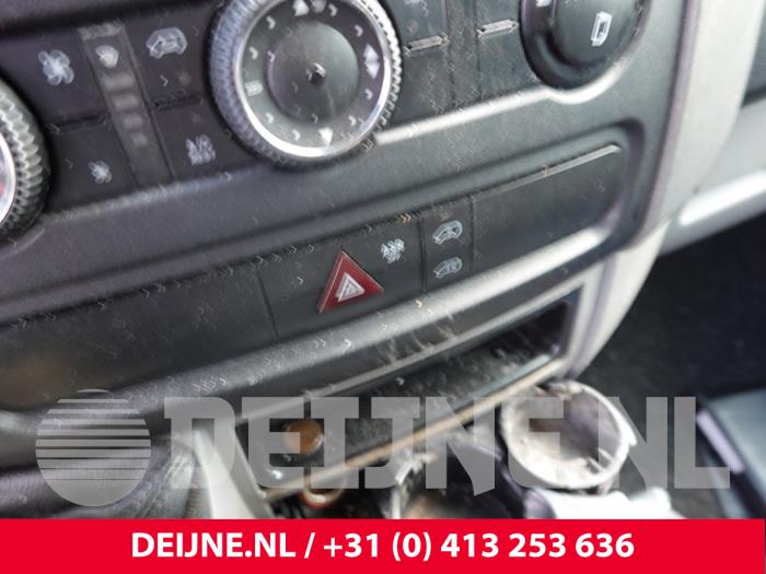 Volkswagen Crafter Panikbeleuchtung Schalter O319215