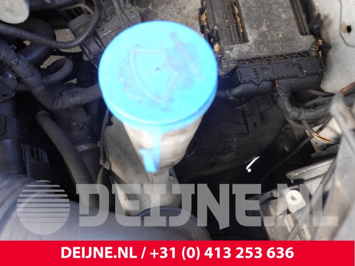 Volkswagen Crafter Scheibensprühertank vorne O319232