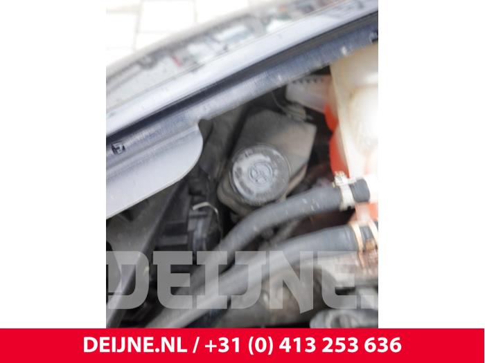 Volvo V50 Power steering fluid reservoir O319415