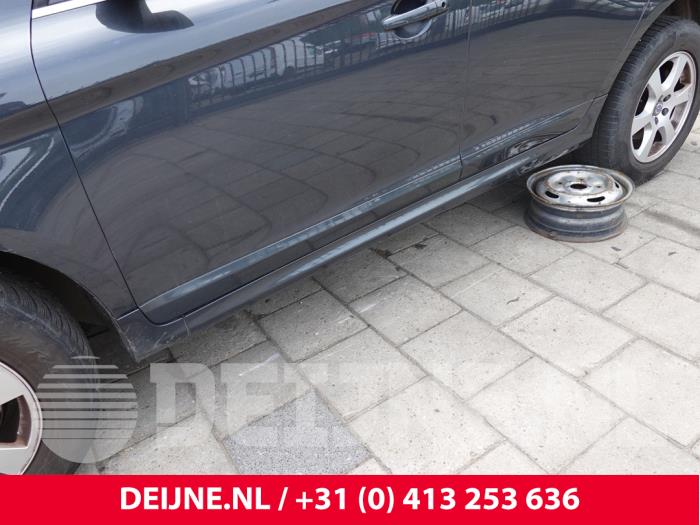Volvo XC60 Side skirt, left O319586