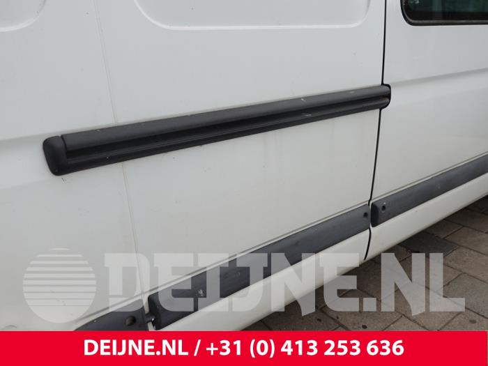 Renault Master Schiebetür Schiene rechts O319736