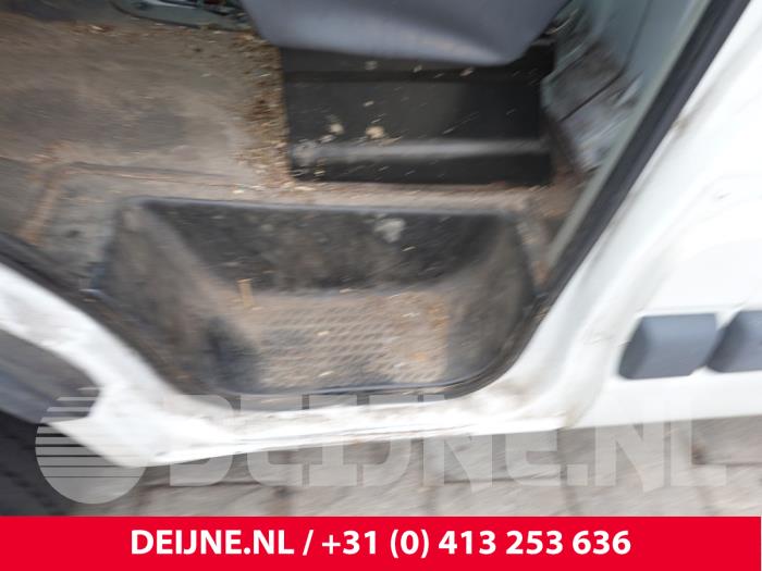 Renault Master Voorinstap links O319755