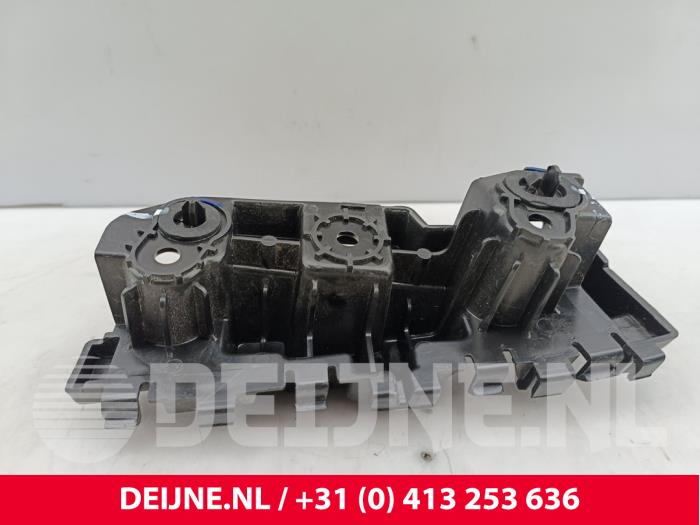 Lynk & Co 08 Stoßstangenstütze links hinten O319821